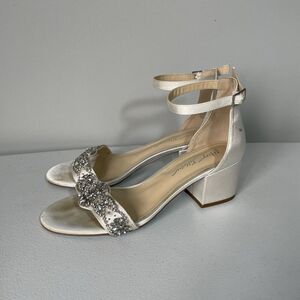 Betsey Johnson SB-Mel Block Heel Shoes Jeweled Satin Sandal Ivory Formal Size 9